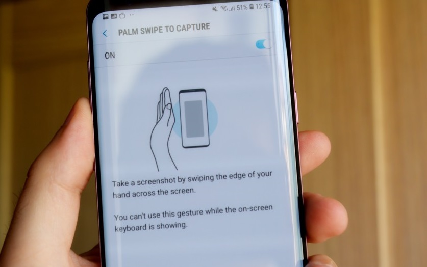 How to take a screenshot on the Samsung Galaxy Note 9 using Palm Swipe